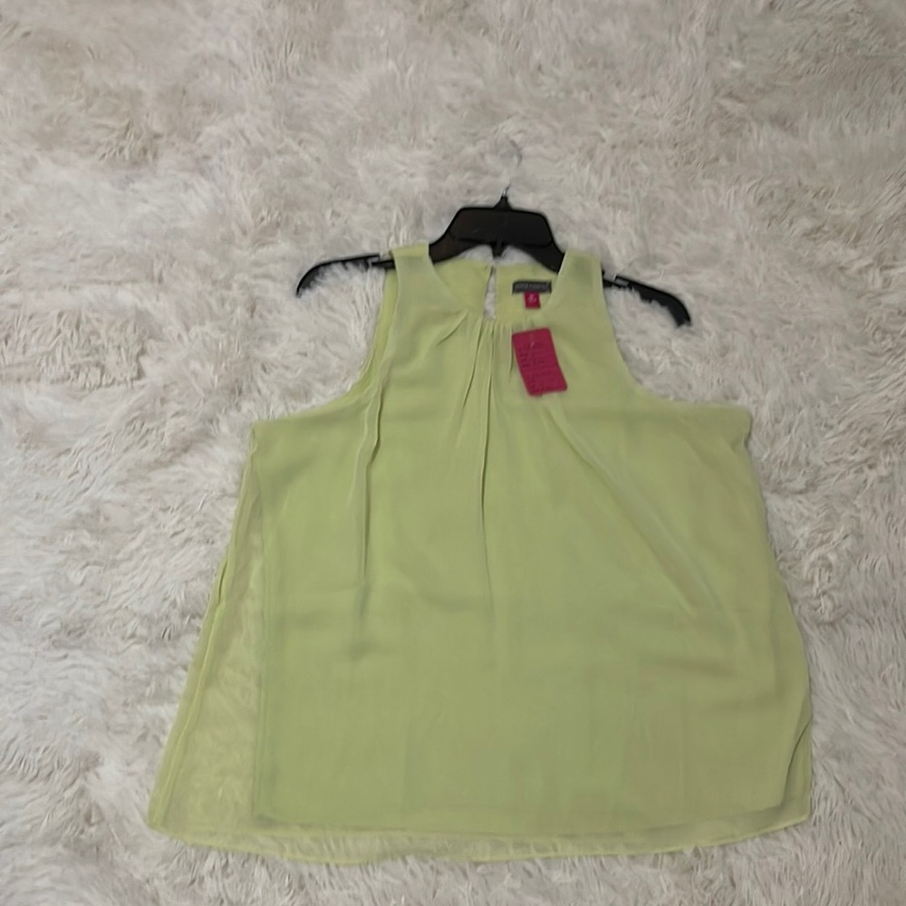 Vince Camuto, medium